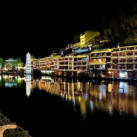 Lqj Riverside Guest House Fenghuang Εξωτερικό φωτογραφία