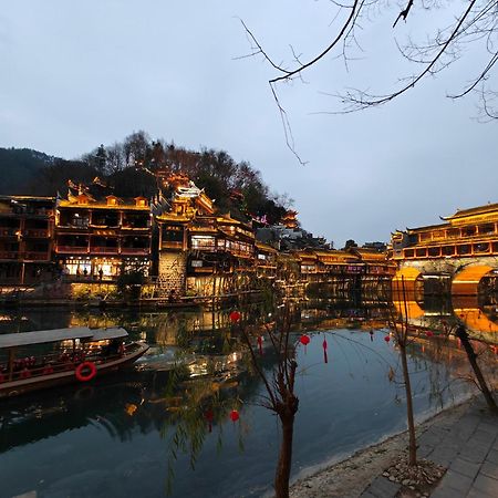 Lqj Riverside Guest House Fenghuang Εξωτερικό φωτογραφία