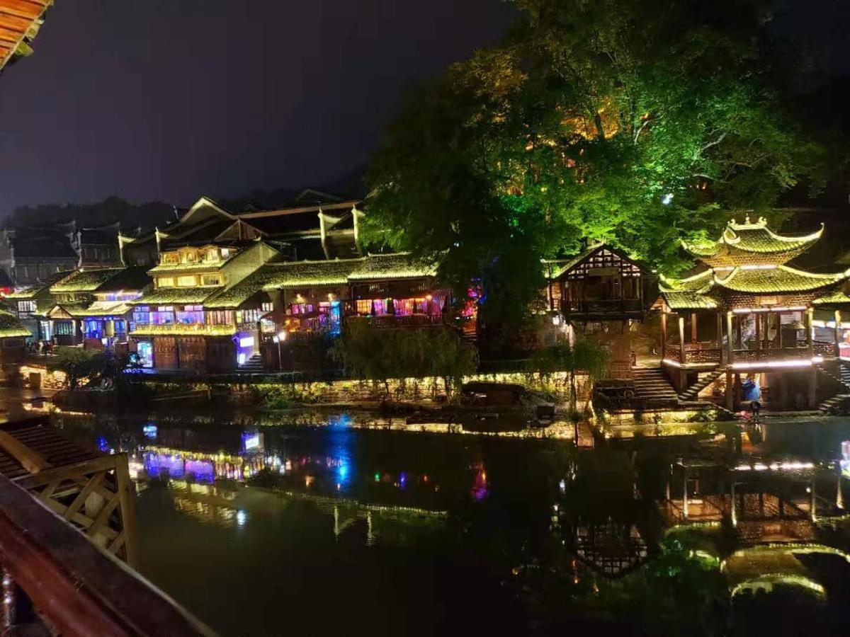 Lqj Riverside Guest House Fenghuang Εξωτερικό φωτογραφία